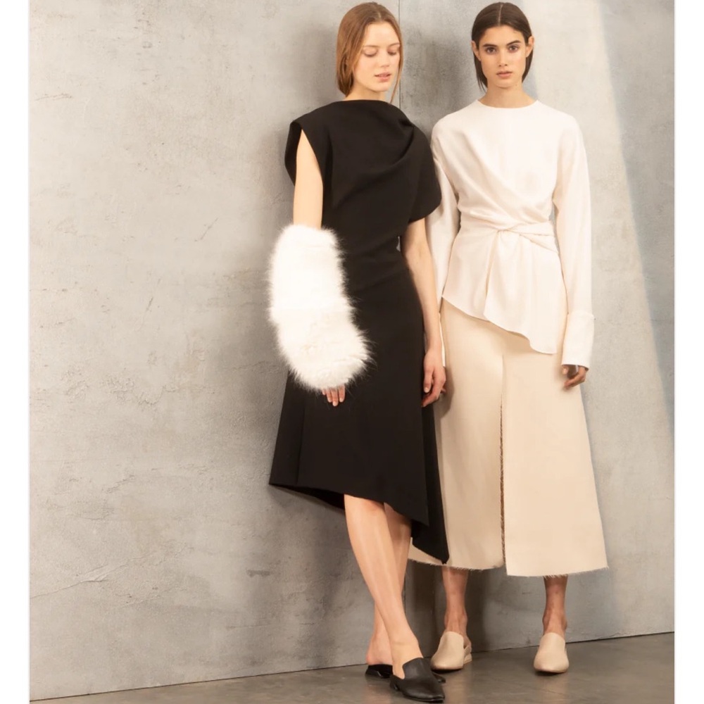 NWT YEON Hoshi Asymmetrical Hem Short Sleeve Boatneck Midi Dress in Black